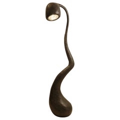 Lampada da terra ROSTKI, nera, design organico bionico, carta riciclata, fatta a mano