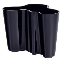 Alvar Aalto, Iittala, Finland. "Savoy" vase in dark blue glass. Ca 1980