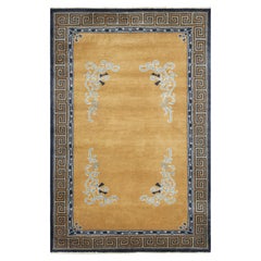 Rug & Kilim's Chinese Art Deco Style Rug in Amber Gold with Floral Patterns (tapis chinois de style Art déco en or ambré avec motifs floraux)