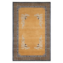 Rug & Kilim's Chinese Art Deco Style Rug in Amber Gold with Floral Patterns (tapis chinois de style Art déco en or ambré avec motifs floraux)