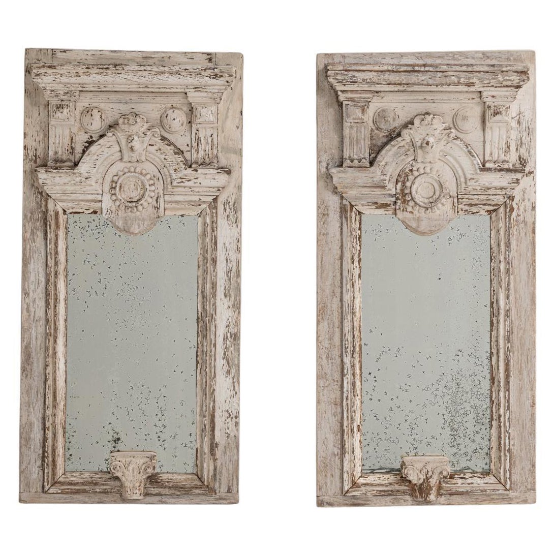 Coppia di sedie francesi del 1890 con patina bianca  Specchi in legno