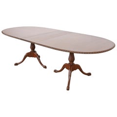 Table de salle à manger à rallonge géorgienne en acajou de style Baker Furniture, nouvellement revernie