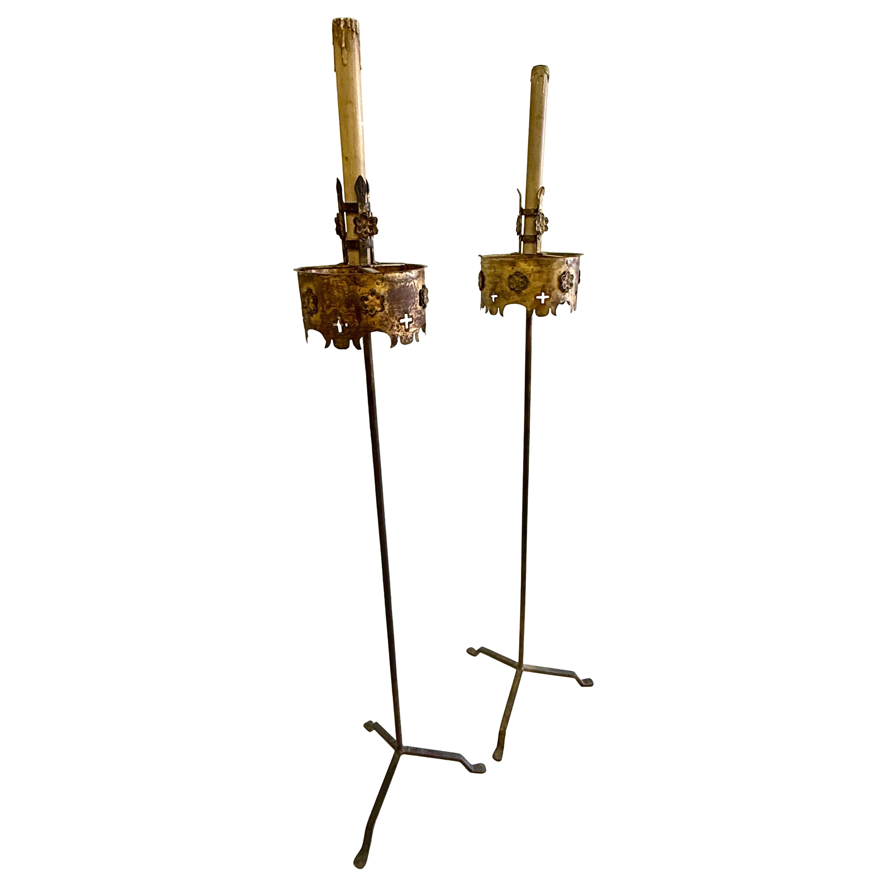 Paire de lampadaires néoclassiques français en fer doré, Gilbert Poillerat 1940