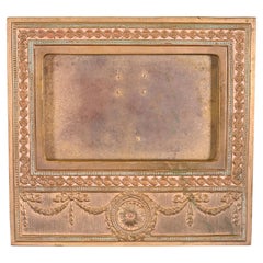 Tiffany Studios New York Adam Bronze Doré Schreibtisch Kalenderrahmen oder Bilderrahmen