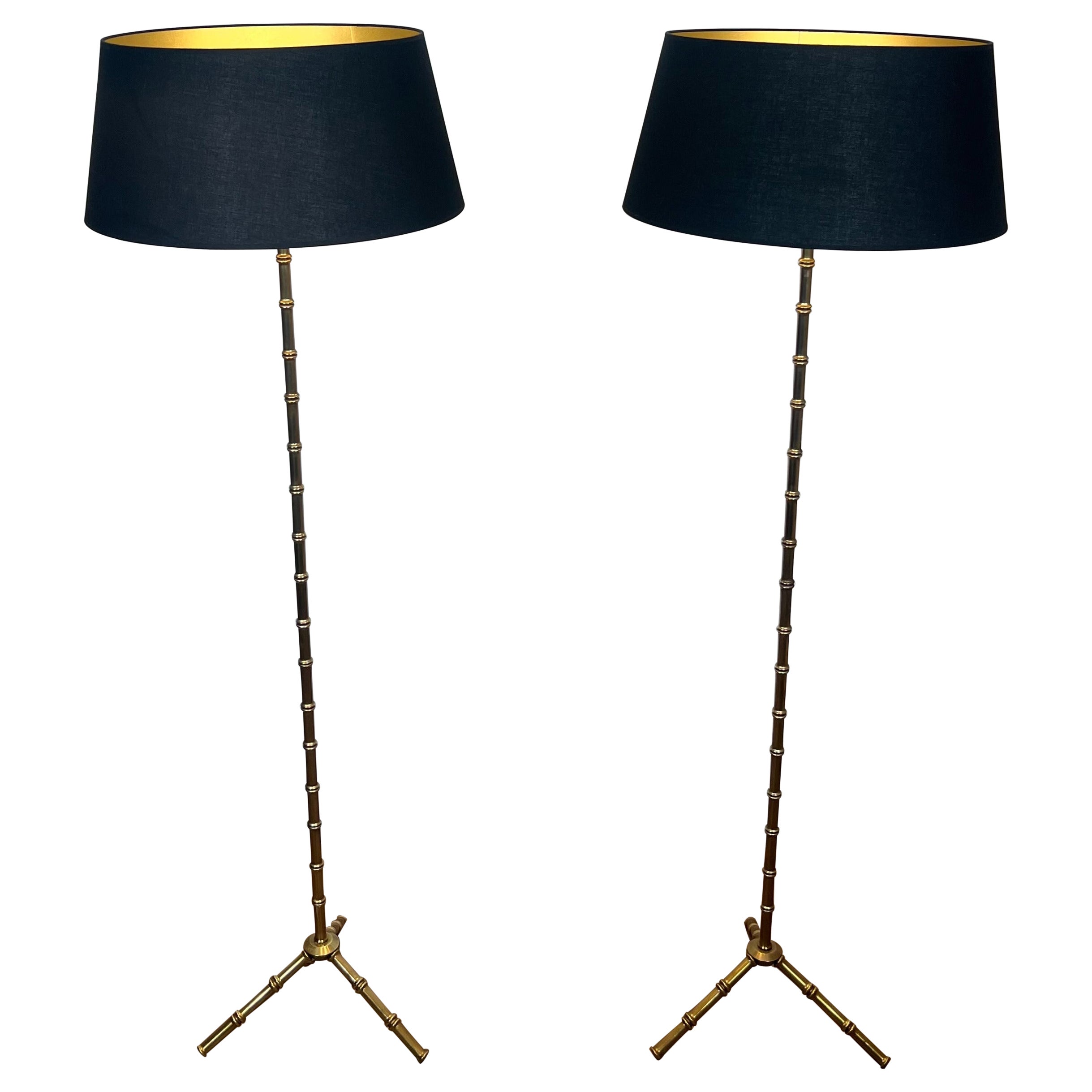 Paire de lampadaires en bronze imitation bambou et laiton de Jacques Adnet