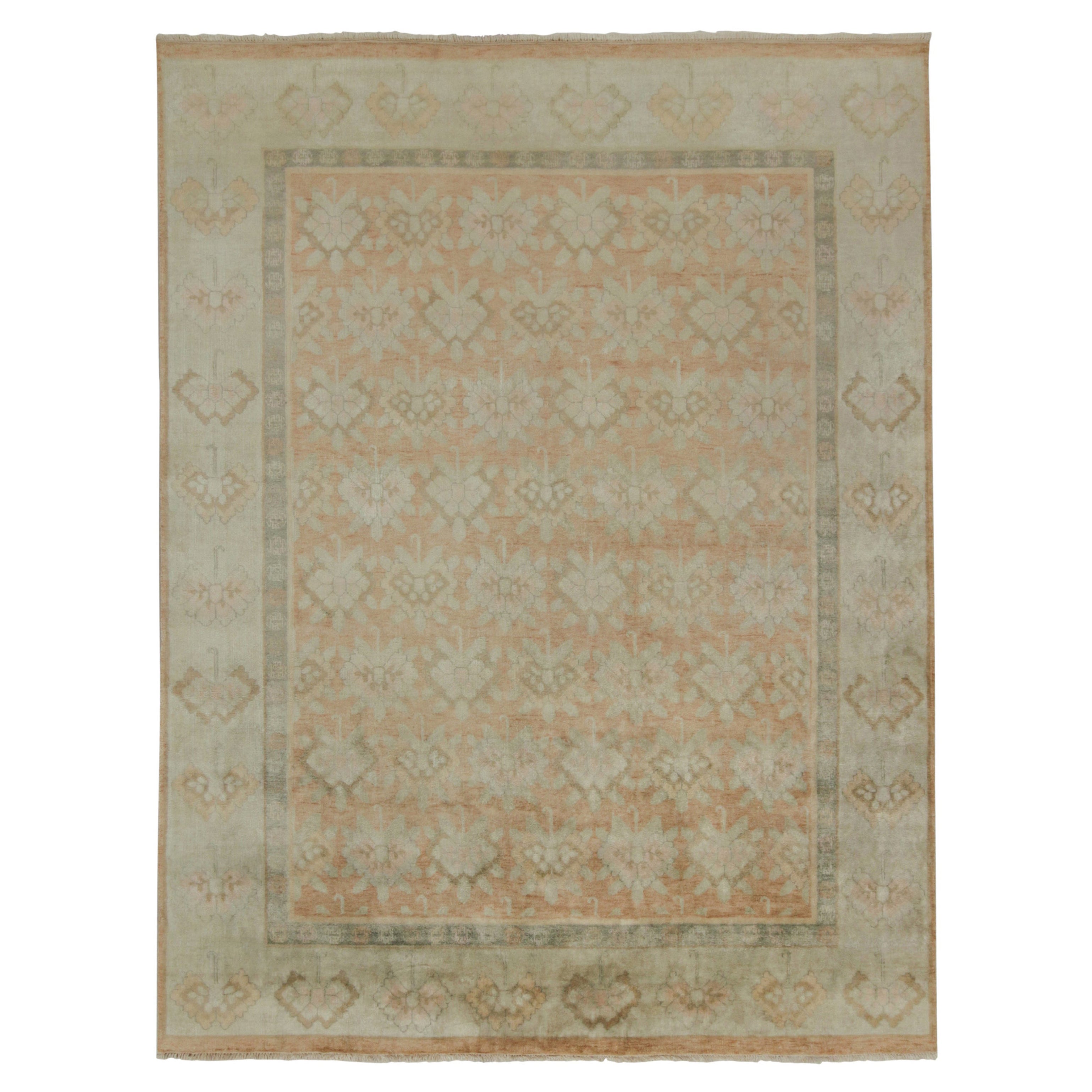 Rug & Kilim's European Style Rug with Orange, Blue and Pink Floral Pattern (Tapis de style européen avec motif floral orange, bleu et rose)