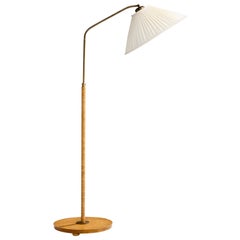 Schwedische Designerin, Stehlampe, Eiche, Messing, Stoff, Schweden, 1940er Jahre