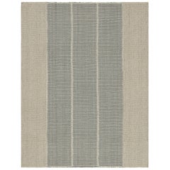 Rug & Kilim è un kilim contemporaneo a strisce color crema, beige e blu.