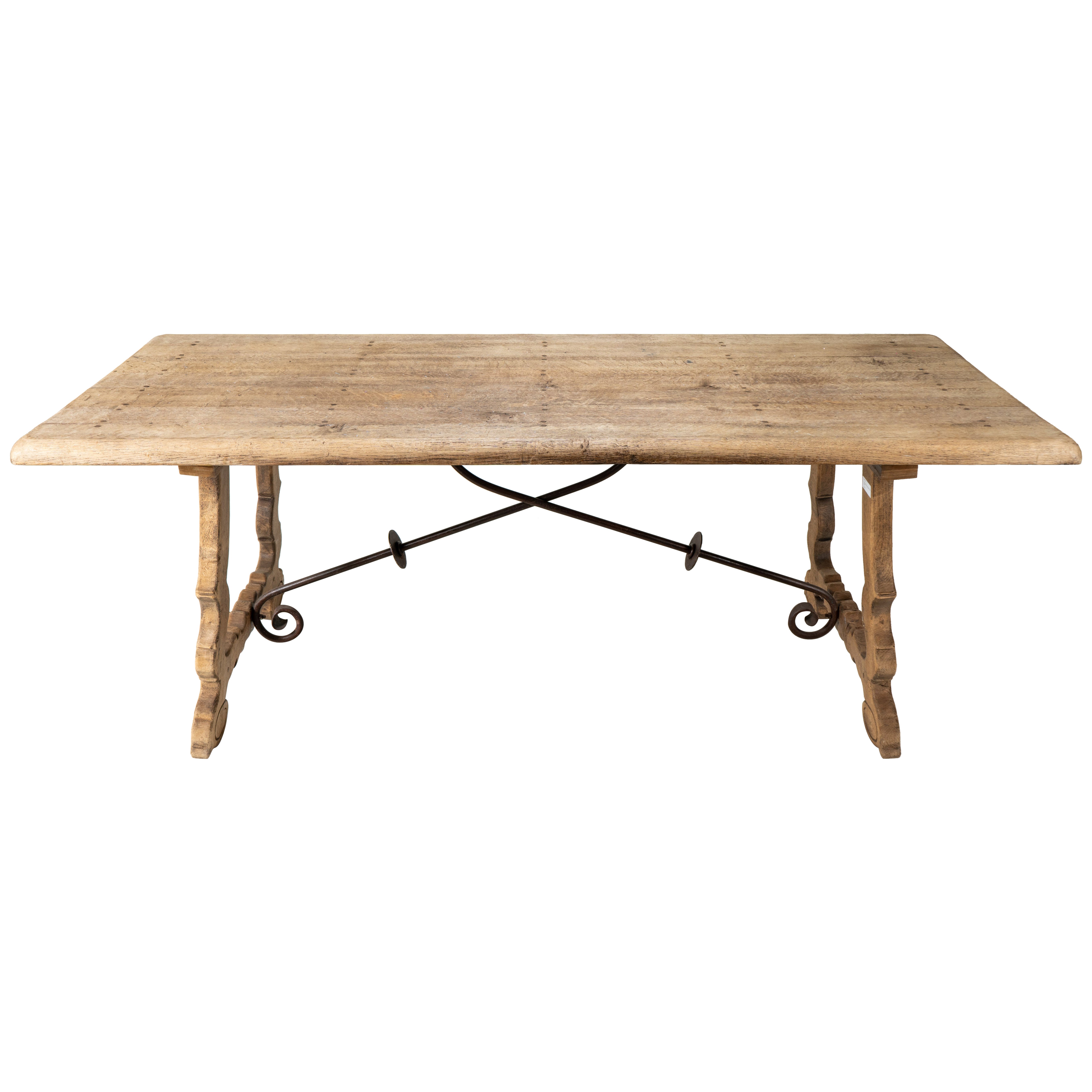 Un tavolo in legno di Oak Wood dei contadini spagnoli