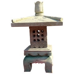 Pagoda apilada de cemento fundido asiático vintage de los años 70