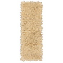 Vintage Tulu Shag Läufer in Beige und Creme mit Hochflor - Rug & Kilim