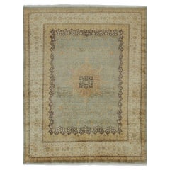 Rug & Kilim's Mohtasham Style Rug in Blue with Gold Medallion and Beige Florals (tapis de style Mohtasham en bleu avec médaillon en or et fleurs en beige)
