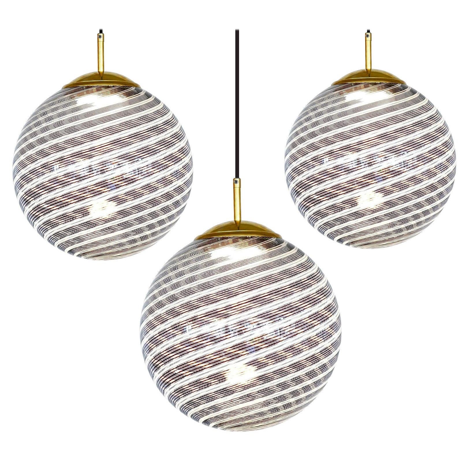 Gaia Trittico, 3 Murano 5 Schwarz 2 Weiß Filigrana-Glaskugel, Piattelli Design
