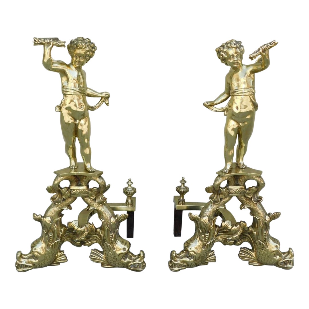 Paire de cherubins et de dauphins en laiton français avec bouchons de serrure assortis, vers 1820
