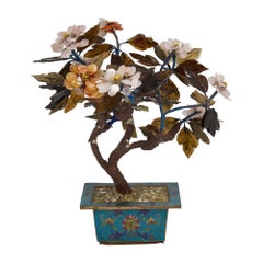 Chinesischer Hartstein-Blumenbaum des 20. Jahrhunderts in einem Cloisonné-Pflanzgefäß
