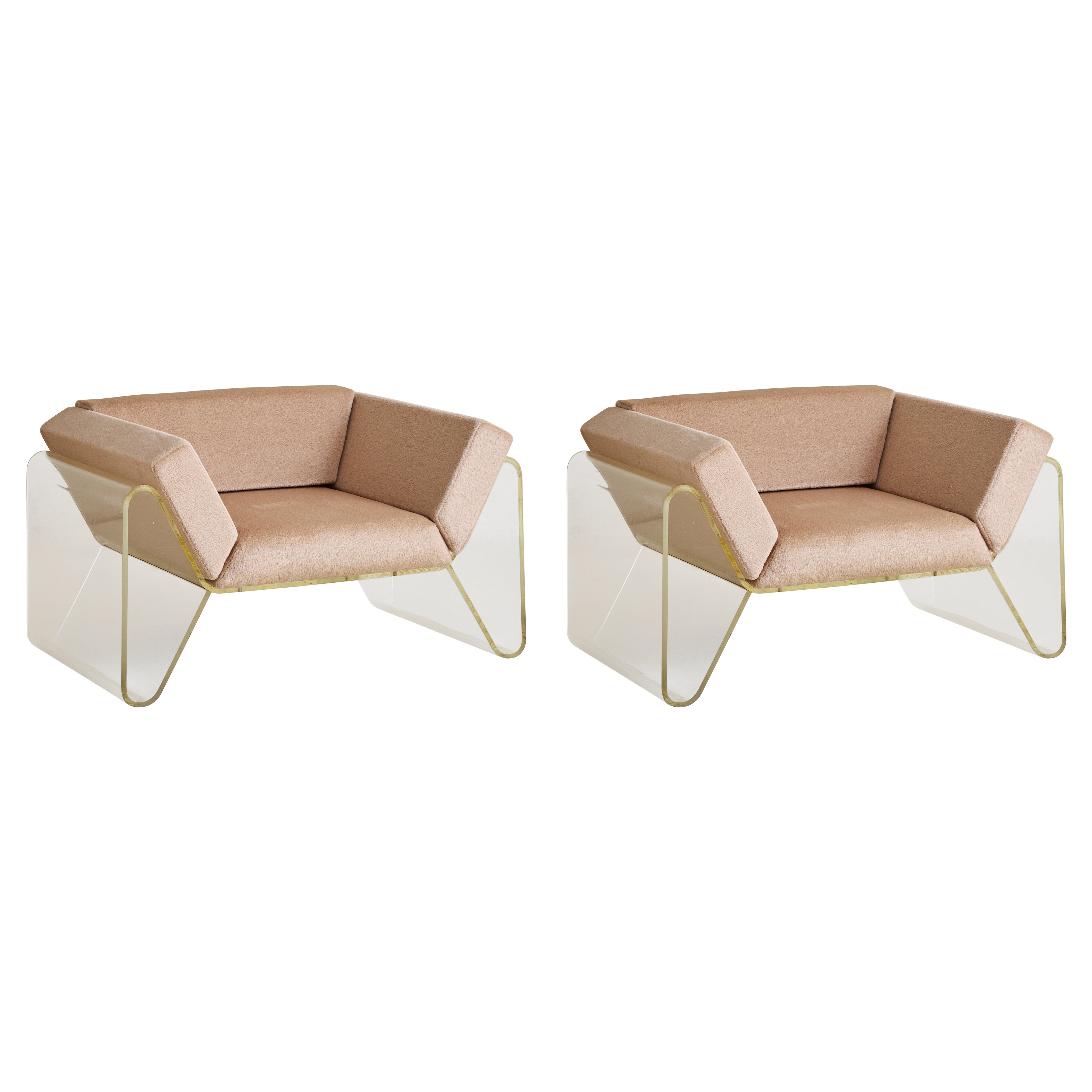 Italian Modern Lucite Lounge Chair in Light Caramel Alpaca, 1970s - 2 Available