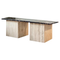 Architektonischer Couchtisch aus schwarzem Nero und Travertinmarmor