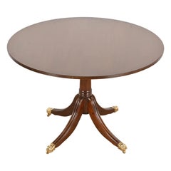 Comedor abatible de caoba con bandas estilo georgiano de Baker Furniture, repintado
