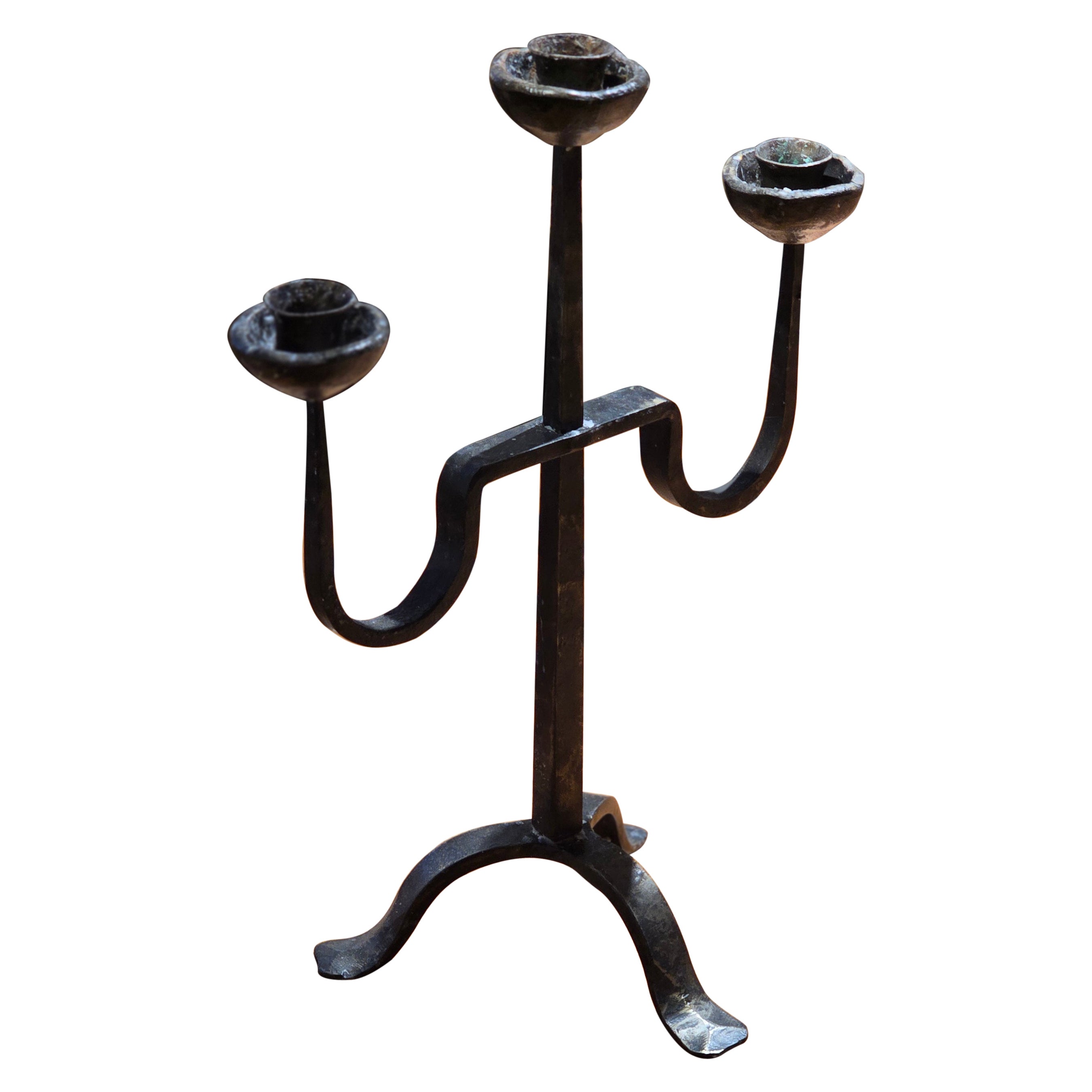 Rare candélabre en bronze à trois branches du 19e siècle aux lignes sculpturales