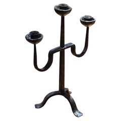 Rare candélabre en bronze à trois branches du 19e siècle aux lignes sculpturales