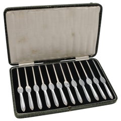 Un ensemble de 12 cueilleurs de homard en argent sterling de luxe de 1933 dans son coffret d'origine