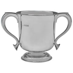 Tasse de trophée en argent sterling de la période George V fabriquée en 1913 par William Hutton & Sons