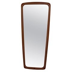 Dänischer moderner Wandspiegel aus Teakholz und Messing, 1950er Jahre.