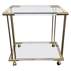 Chariot de bar italien des années 1960 à deux niveaux, en laiton doré, plexiglas et verre