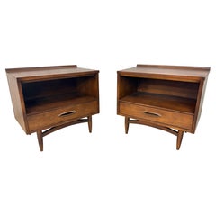 Mid-Century Modern Broyhill Sculptra Walnut Nightstands - Set of 2