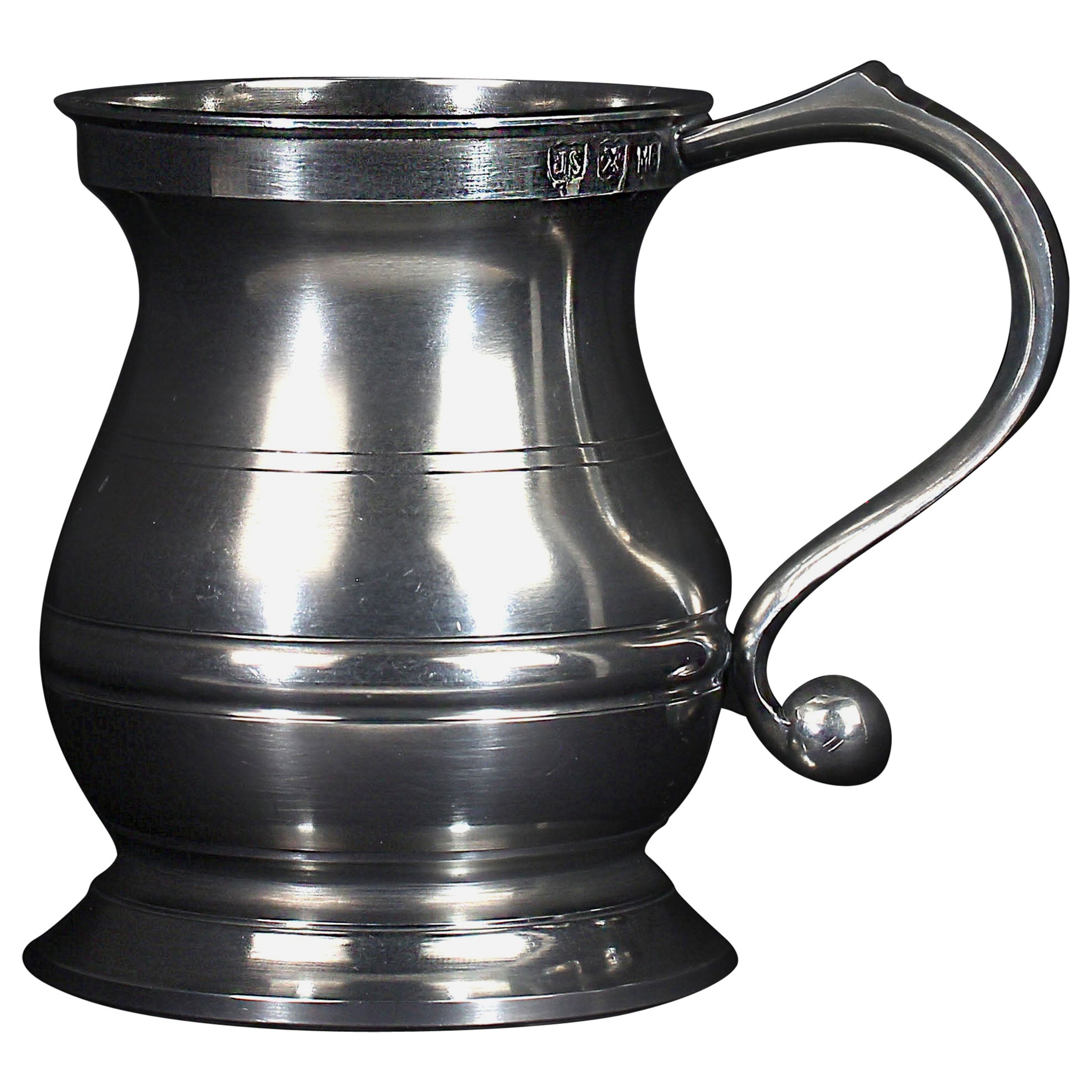Eleganza della tazza in peltro di John Somers