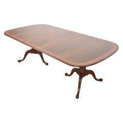 Tavolo da pranzo con piedistallo in mogano Drexel Heritage Georgian Banded Flame, rifinito