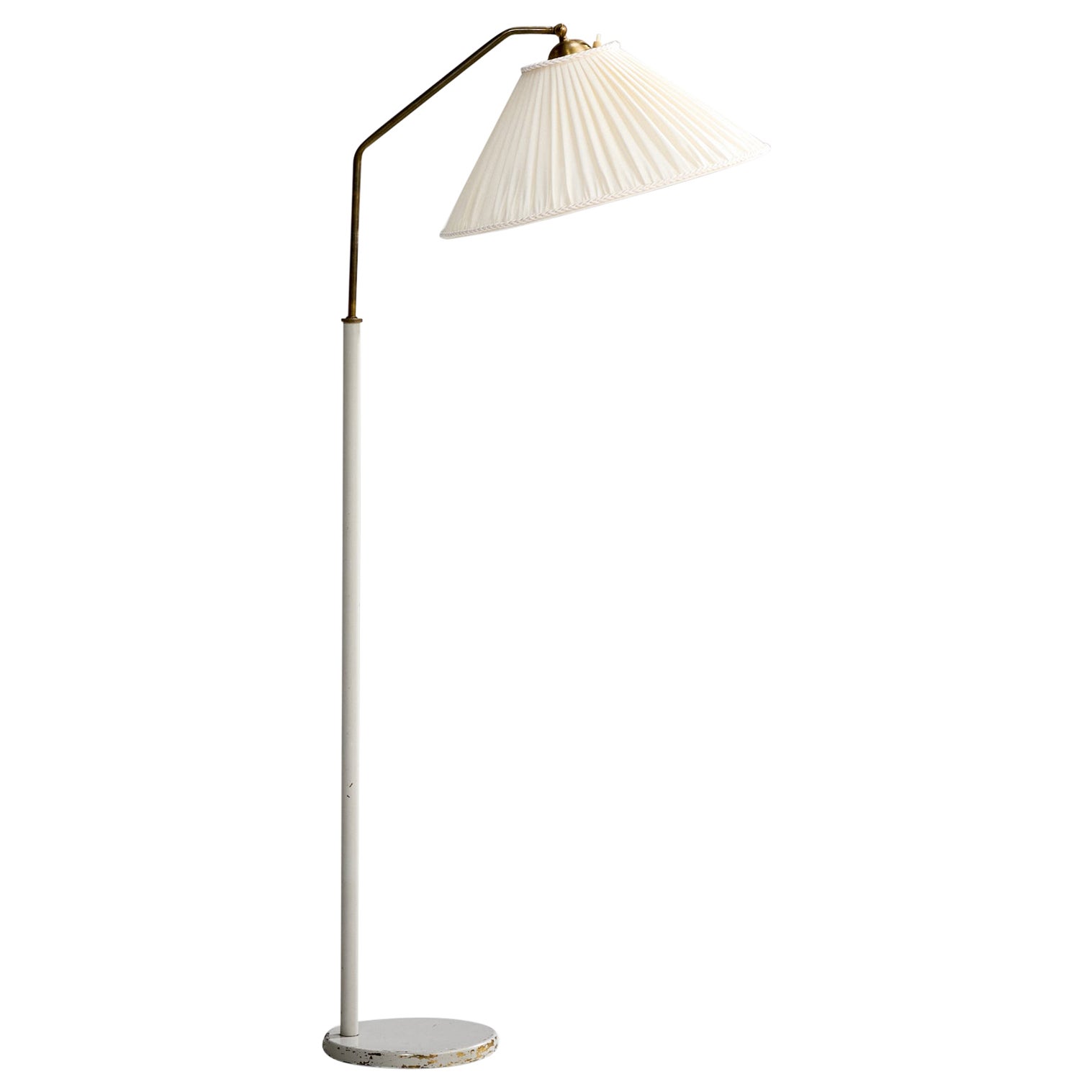 Lampadaire de designer suédois, laiton, métal, tissu, Suède, années 1950