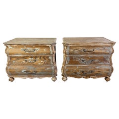 Paire de commodes bombées de style Louis Xv