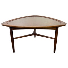 Mesa de centro triangular escultural danesa moderna
