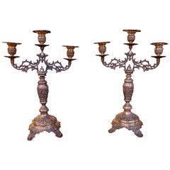 Candelabros barrocos de bronce de cinco luces en tonos plateados de los años 50