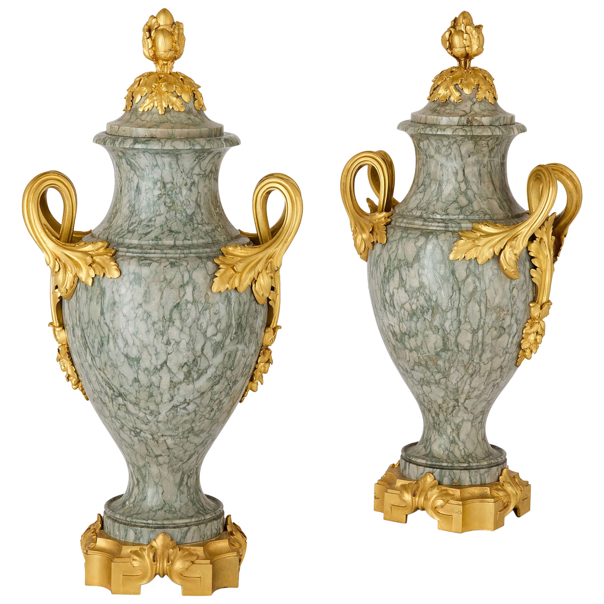 Coppia di vasi antichi in stile Luigi XVI in marmo verde e bronzo dorato