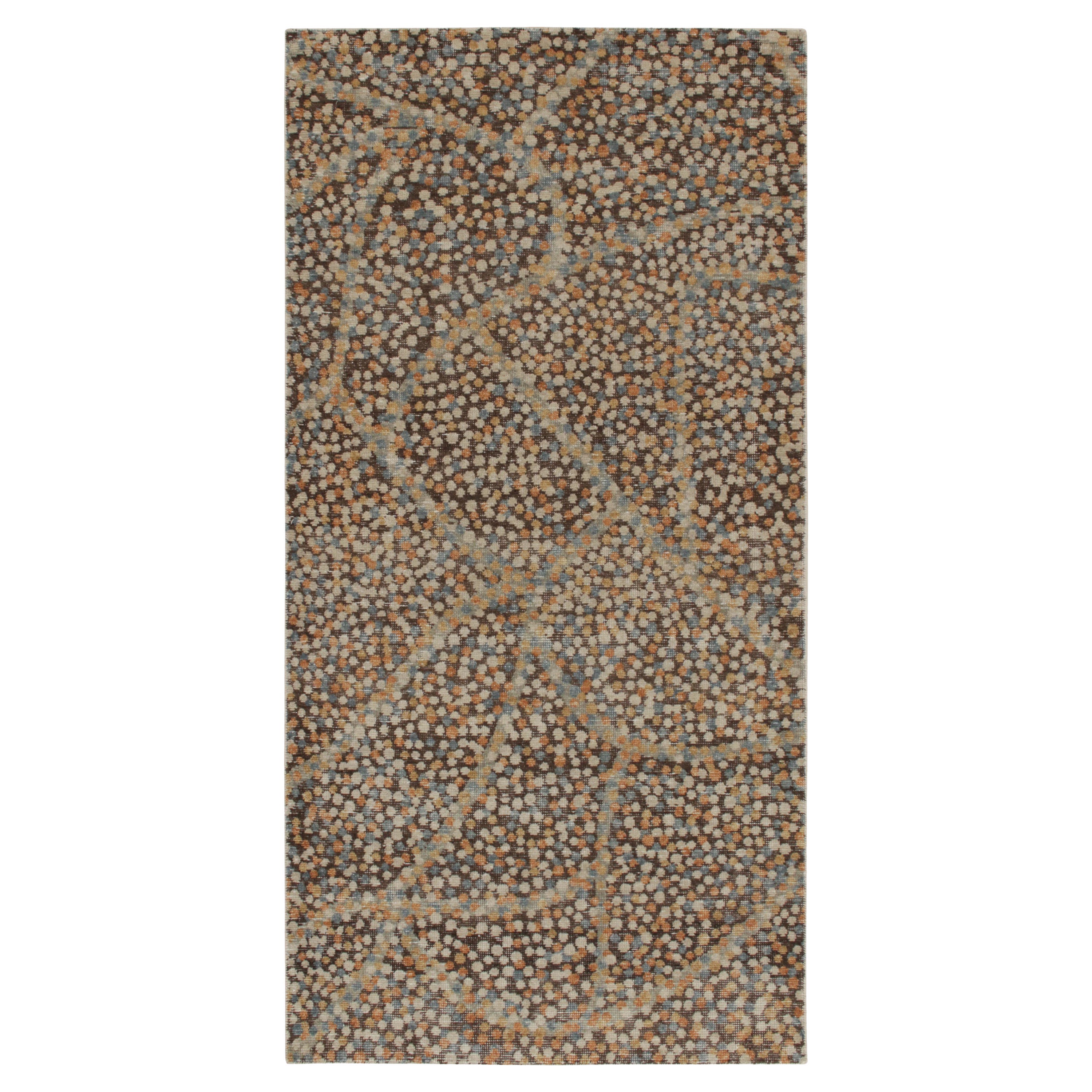 Rug & Kilim's abstrakter Teppich im Distressed-Stil in Brown mit buntem Dots-Muster