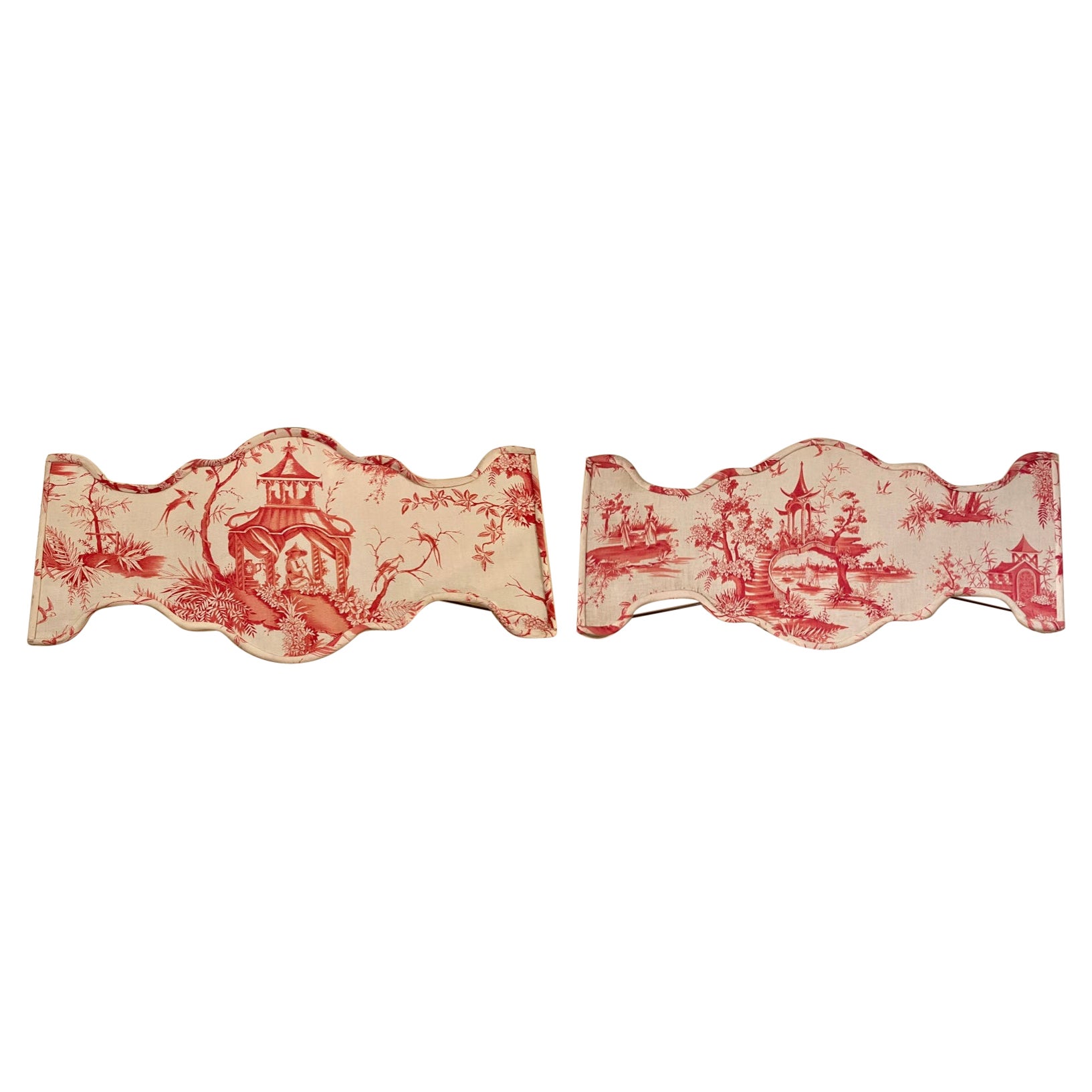 Pareja de Apliques Franceses de Tela Toile Carmesí sobre Crema. en venta