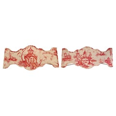 Pareja de Apliques Franceses de Tela Toile Carmesí sobre Crema.