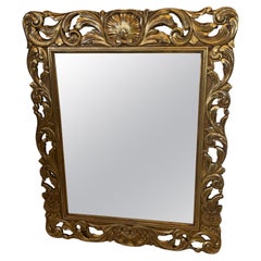 Antique Carved Mirror en bois doré sculpté avec form Decor en forme de coquillage