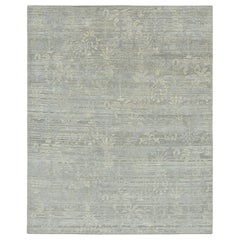 Alfombra estampada Rug & Kilim, azul y gris con motivos florales blanco crema