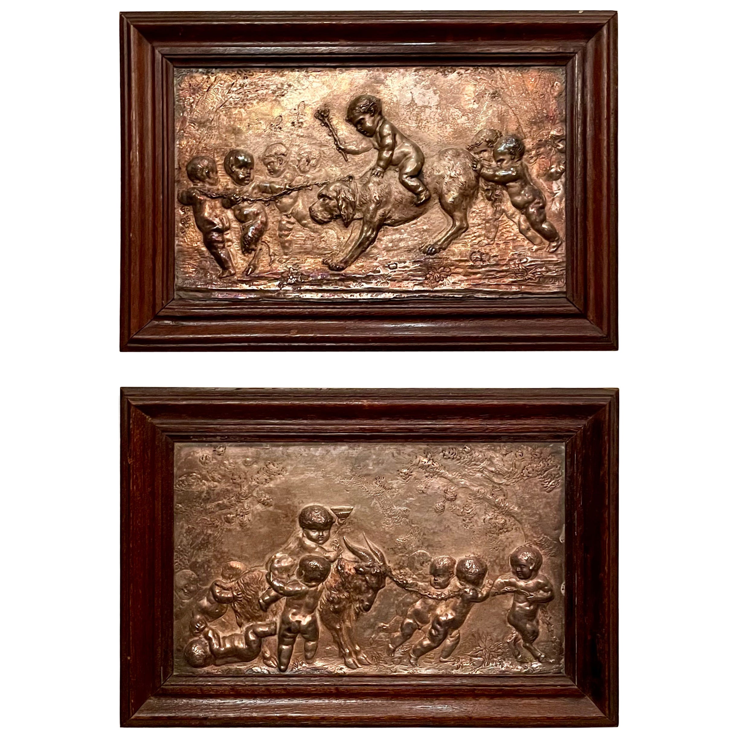 Paire d'anciennes plaques en fonte d'argent encadrées d'après Claude Michel Clodion. en vente
