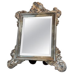 Espejo de mesa de plata sobre núcleo de madera Venecia, hacia 1750