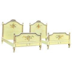 Paar Louis XVI Stil Parcel vergoldet und gemalt und dekoriert Twin Size Betten