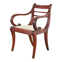 Baker Furniture Regency Acajou sculpté Chaise à Accoudoirs ou Chaise d'appoint