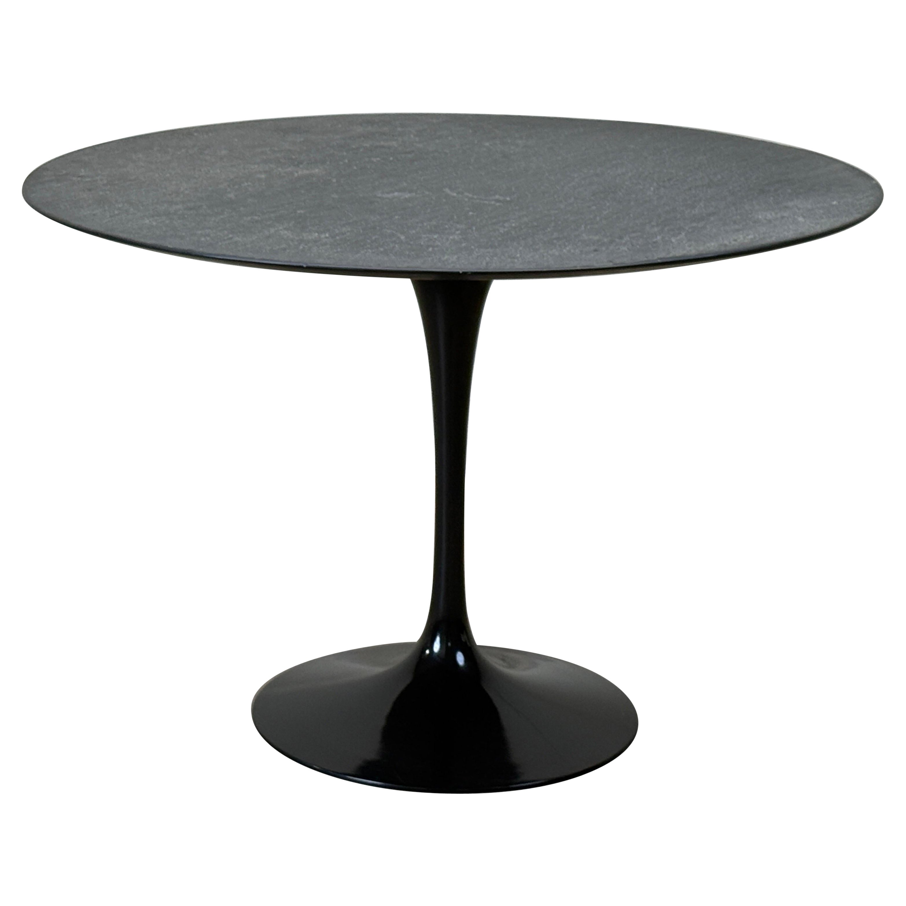 Tavolo Tulipano con piano in ardesia di Eero Saarinen per Knoll in vendita