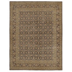 Rug & Kilim's Distressed Persian Style Rug in Brown and Gold Floral Patterns (tapis de style persan vieilli à motifs floraux bruns et dorés)