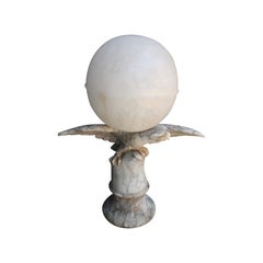 Lampada da tavolo in Alabastro Futurista con Acquila e Globo 1930
