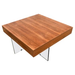 Couchtisch/Cocktailtisch aus schwebendem Nussbaum und Glas, nach Milo Baughman