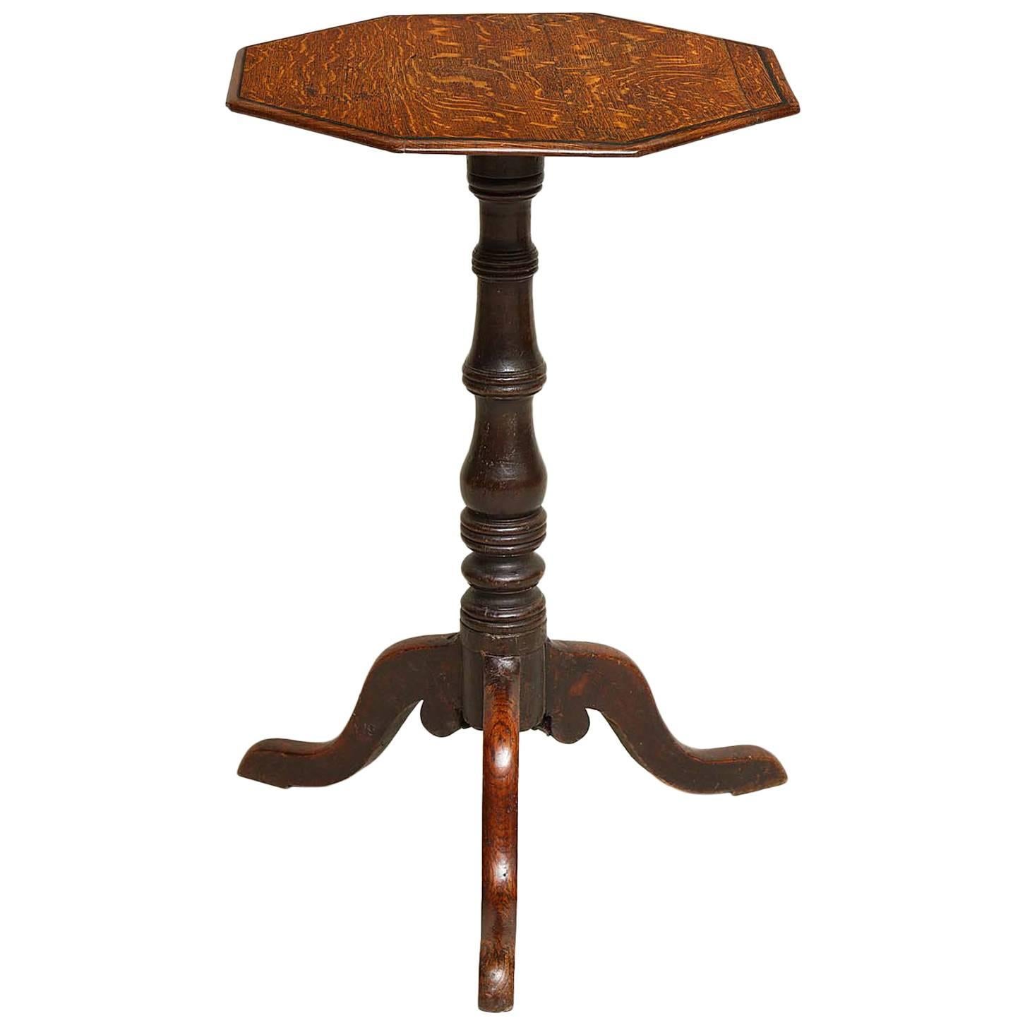 Table tripode octogonale en chêne de style campagnard anglais en vente